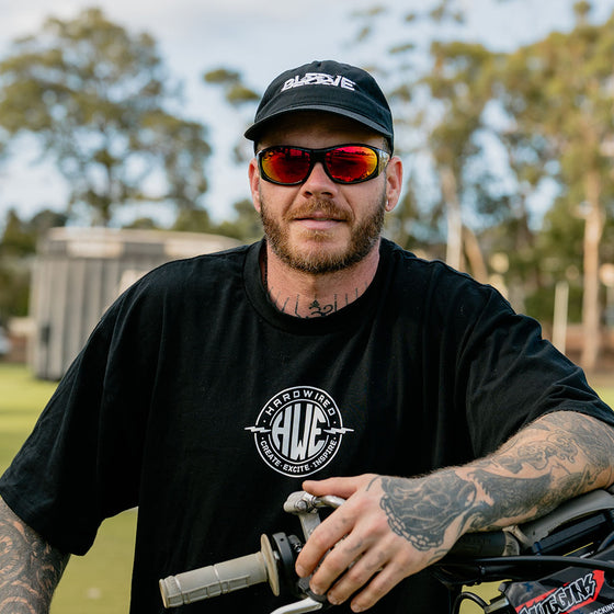 Sonics Black Infernos Frame Mirrors Red Polarised Lens Safety Glasses